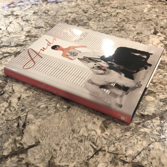 ⭐️Audrey Hepburn The 50’s Coffee Table Book - Picture 2 of 9